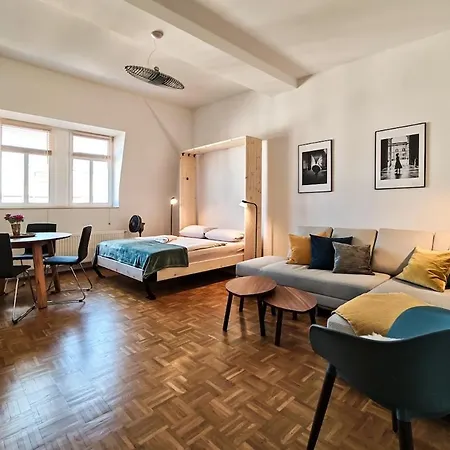 Im Paulusviertel Mit Balkon Und Fahrraedern 58 Qm